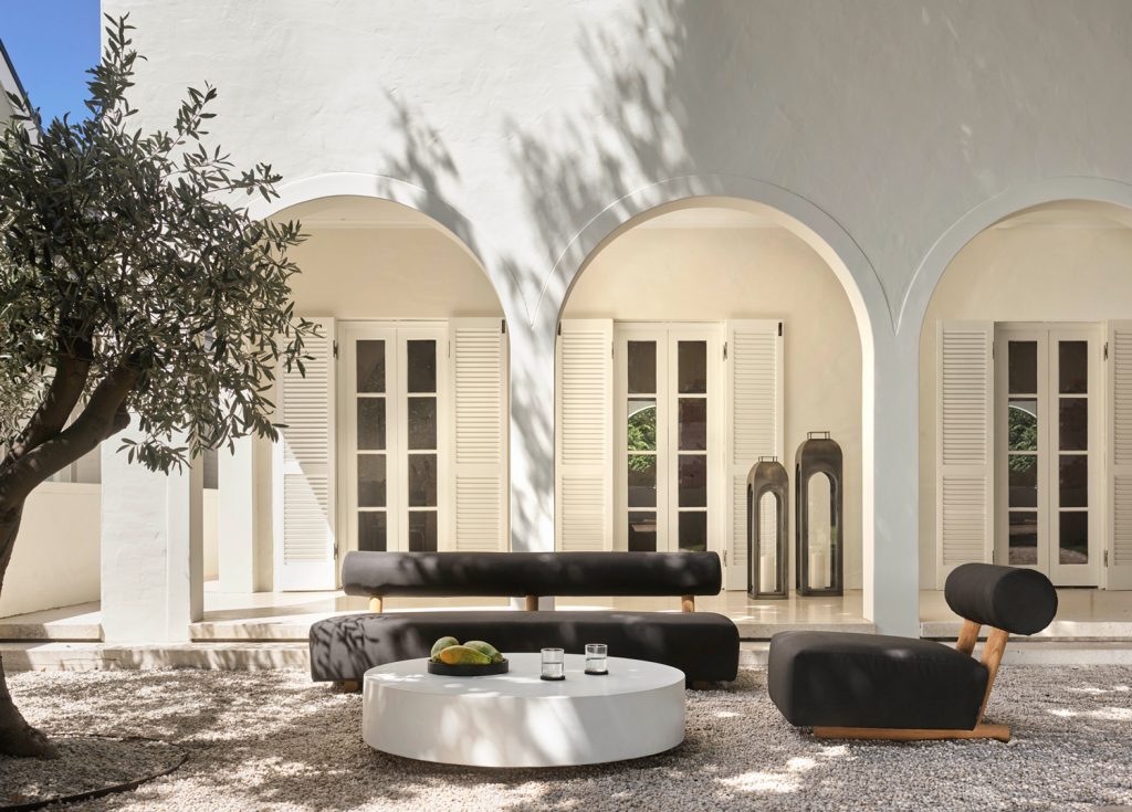 These outdoor furniture pieces evoke modern design for an alfresco lifestyle