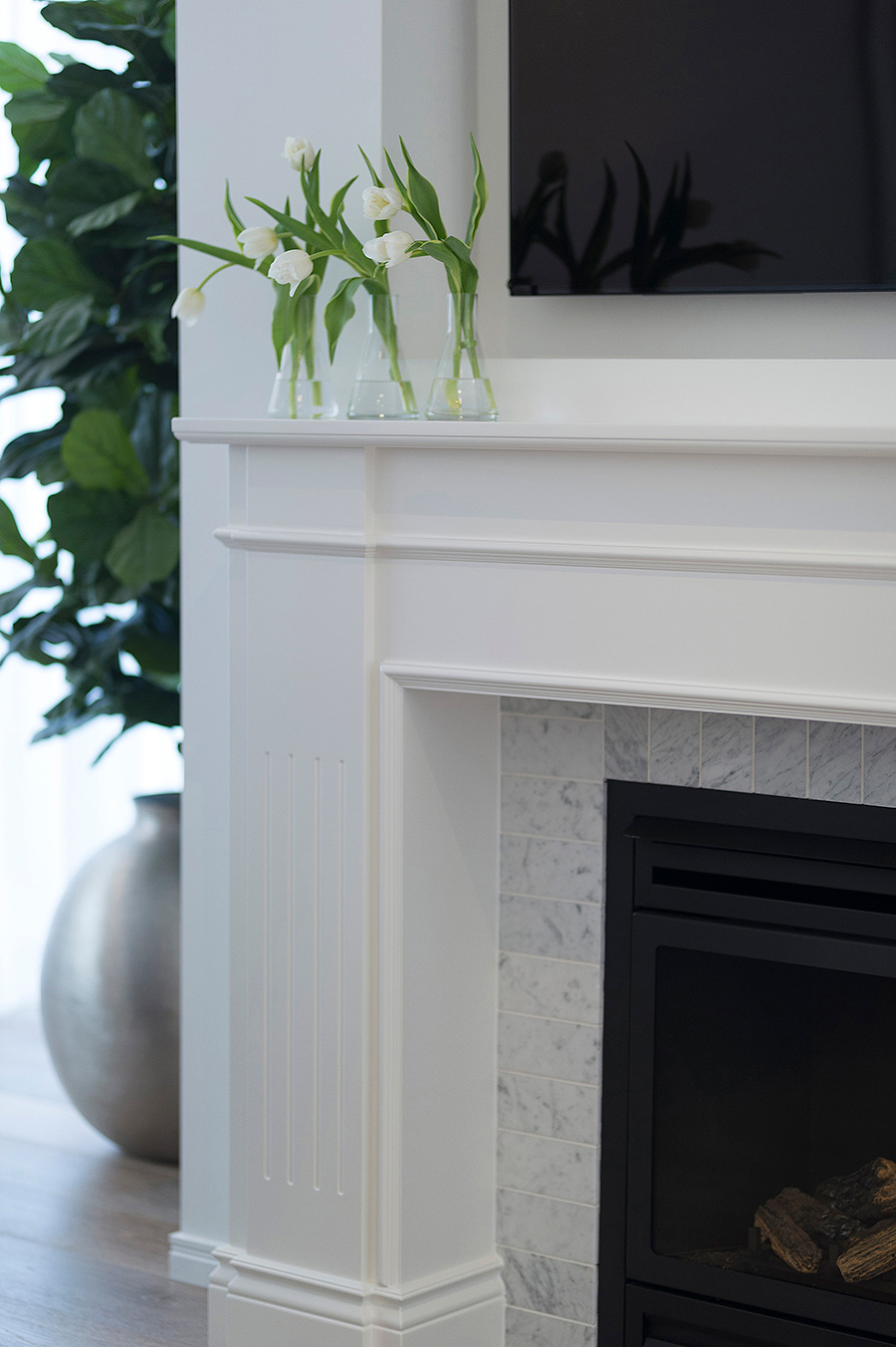 Wood Marble and White fireplace joinery